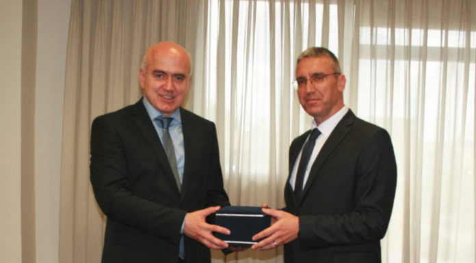 Συνάντηση του Περιφερειάρχη ΑΜΘ με τον Πρέσβη της Τουρκίας στην Αθήνα Συνάντηση του Περιφερειάρχη ΑΜΘ με τον Πρέσβη της Τουρκίας στην Αθήνα