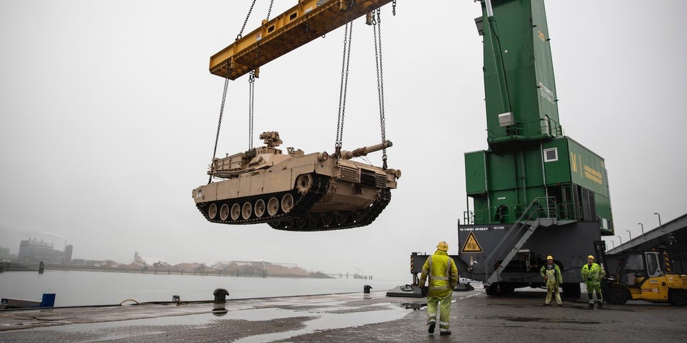 Defender Vissingen tank - 20.000 στρατιώτες φτάνουν για να «καθαρίσουν» τον κορονοϊό